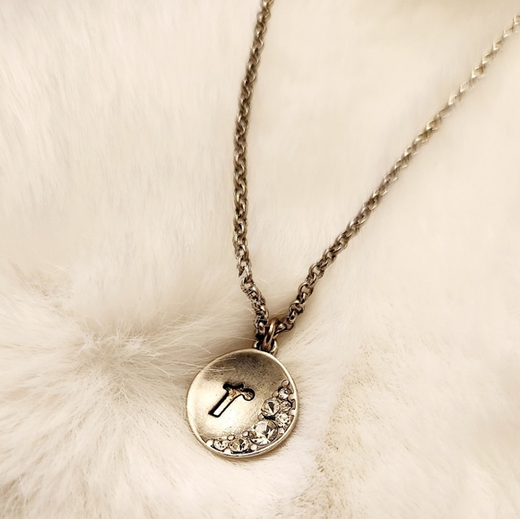 NWOT Lia Sophia "R" initial necklace - Picture 1 of 6